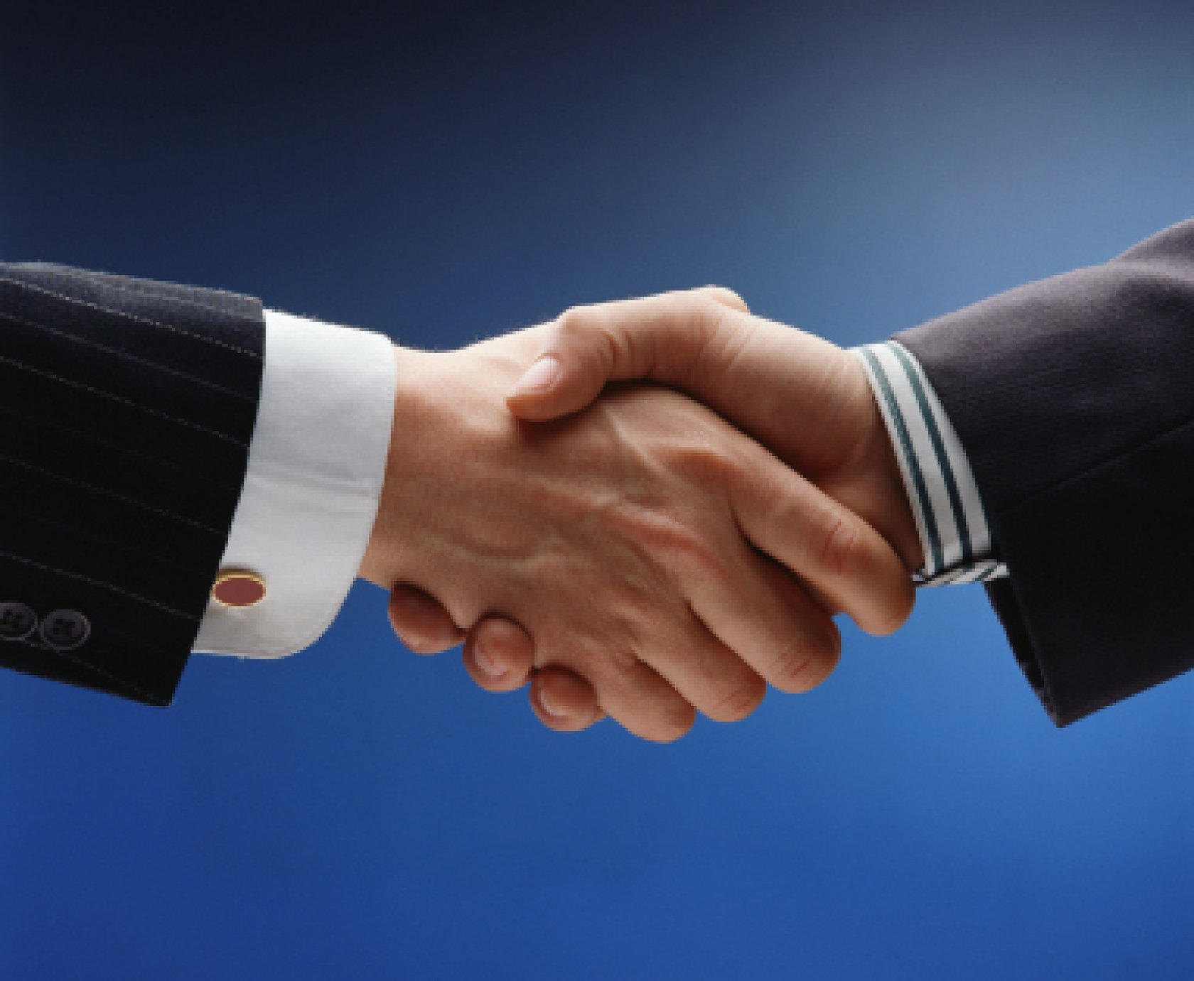 ./advice-on-how-to-properly-shake-hands-with-someone_1786660179367